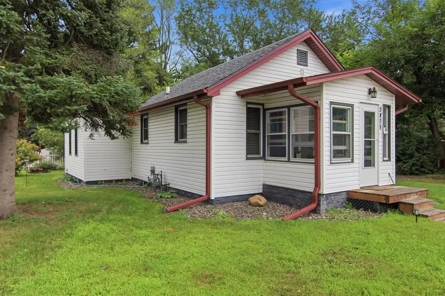 2425 7th Street, Eau Claire, WI 54703 - #2