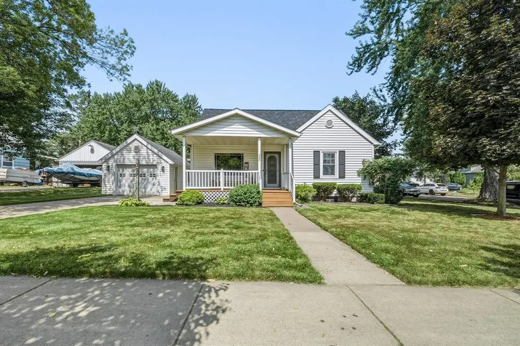 329 E 4th Avenue, Stanley, WI 54768 - #1