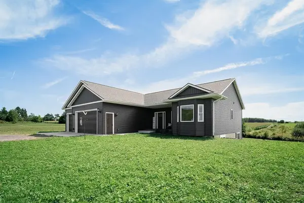 N15452 Castle Oaks Drive, Thorp, WI 54771