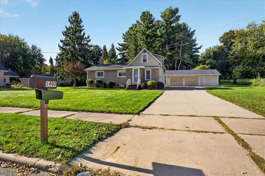 1402 E Blodgett Street, Marshfield, WI 54449 - #3