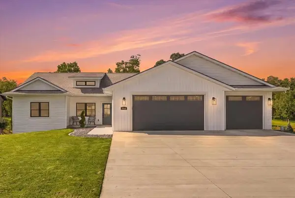 5022 Woodlands Drive, Eau Claire, WI 54703