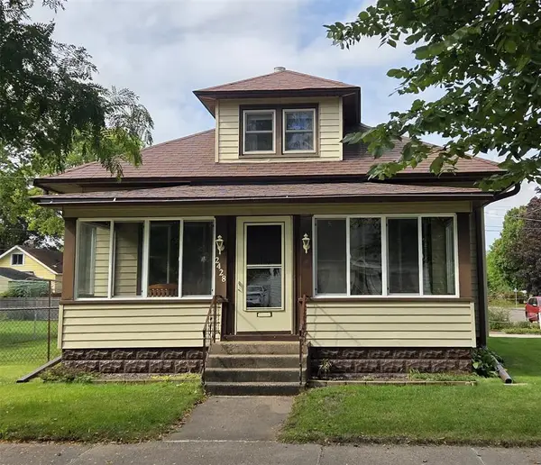 2428 4th Street, Eau Claire, WI 54703