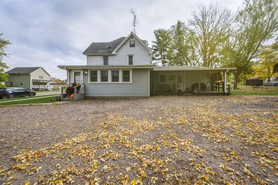 334 E 2nd Avenue, Stanley, WI 54768 - #2