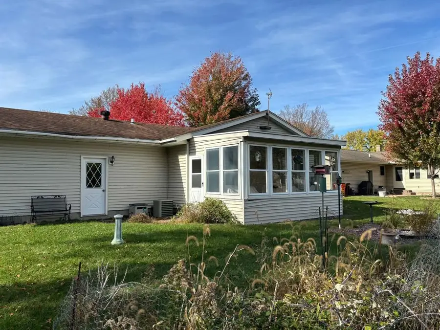 3037 Hartwood Drive, Eau Claire, WI 54703 - #3