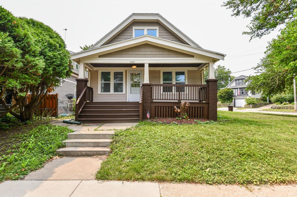 2229 E Eden PLACE, Saint Francis, WI 53235 BHGRE