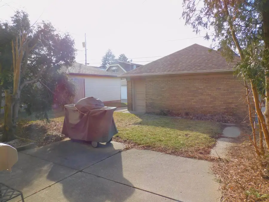 3305 S 11th STREET, Milwaukee, WI 53215 - #2