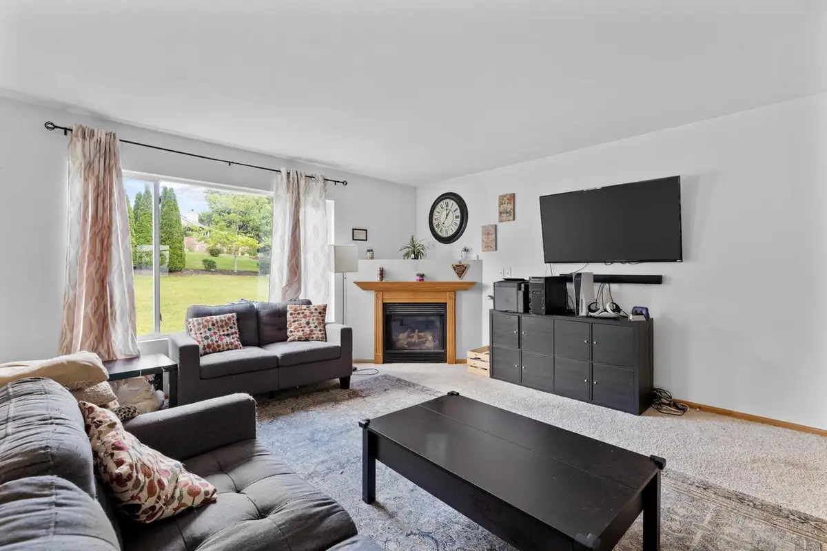 1254 Autumn DRIVE, West Bend, WI 53090 - #1