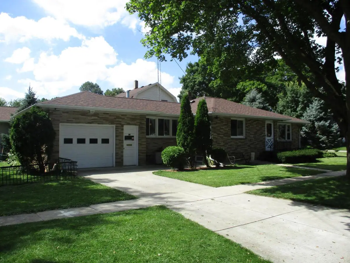 725 W Sherman AVENUE, Fort Atkinson, WI 53538 - #1