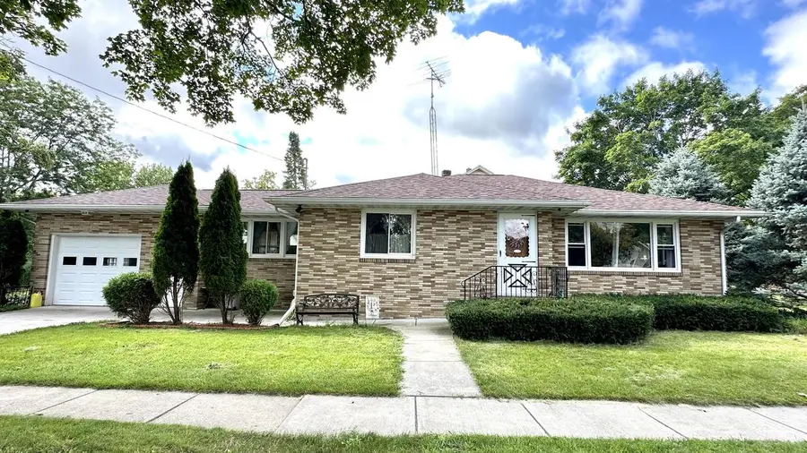 725 W Sherman AVENUE, Fort Atkinson, WI 53538 - #3