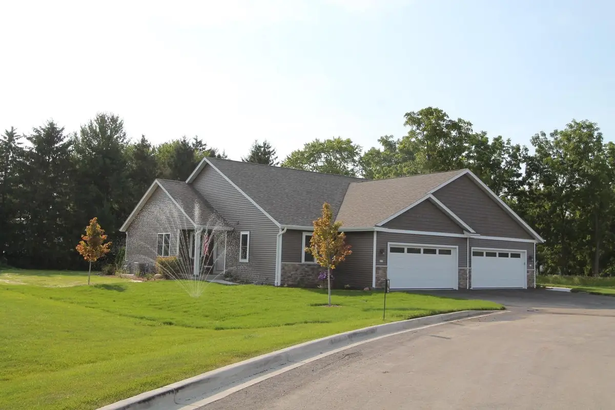 311 N Trailview CIRCLE, Waterford, WI 53185 - #1