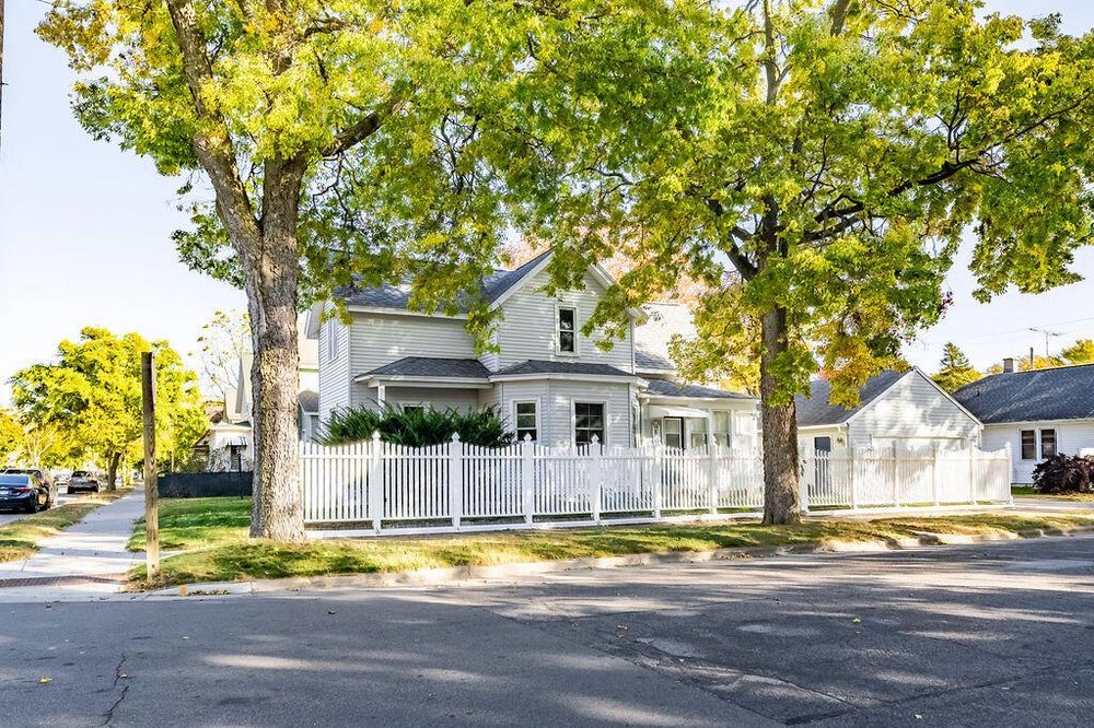 1302 Jackson STREET, La Crosse, WI 54601 BHGRE