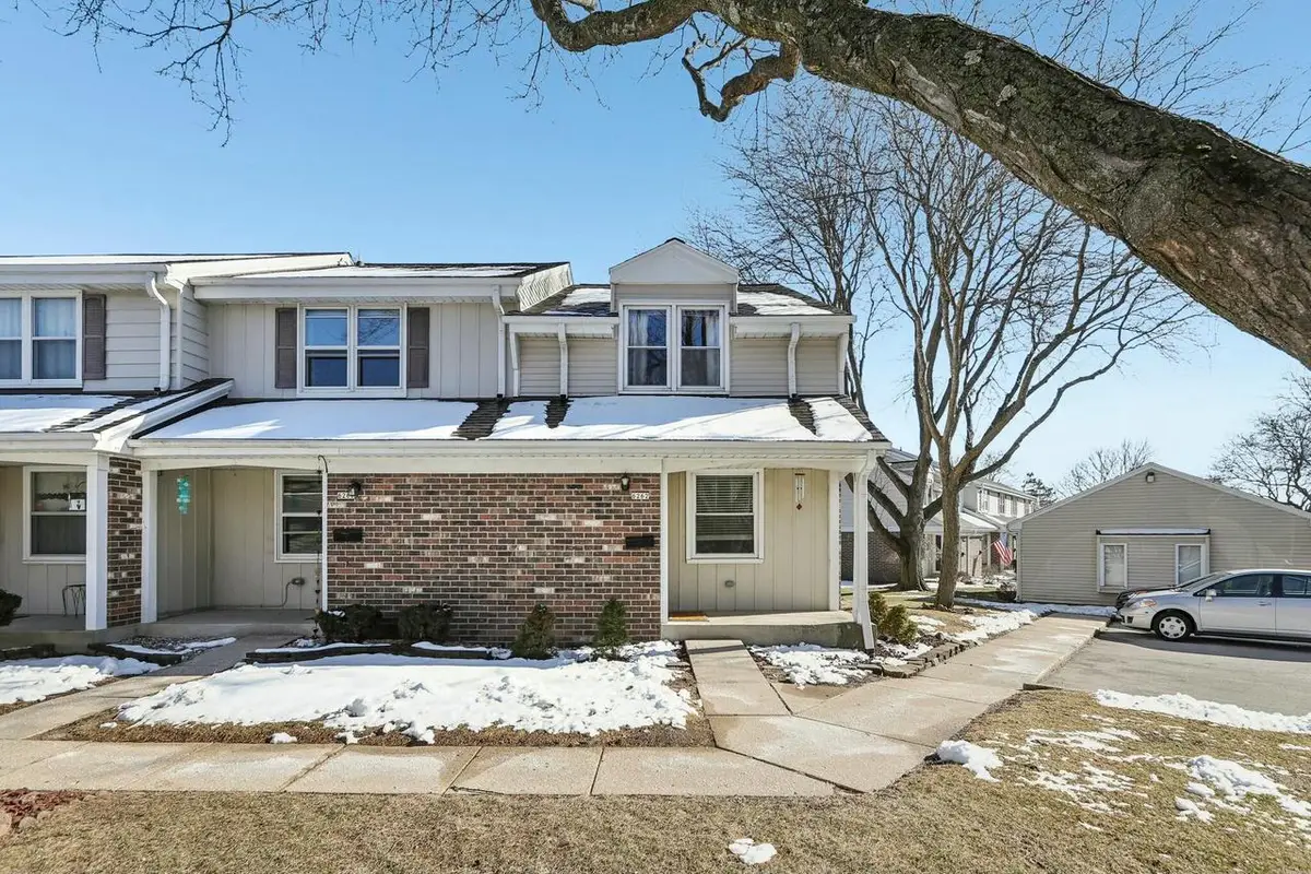 6262 W College AVENUE #10 2, Greendale, WI 53129 - #1