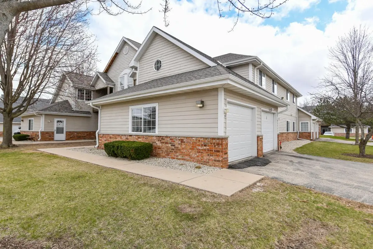 505 Lawson School ROAD #4, Delavan, WI 53115 - Image #1