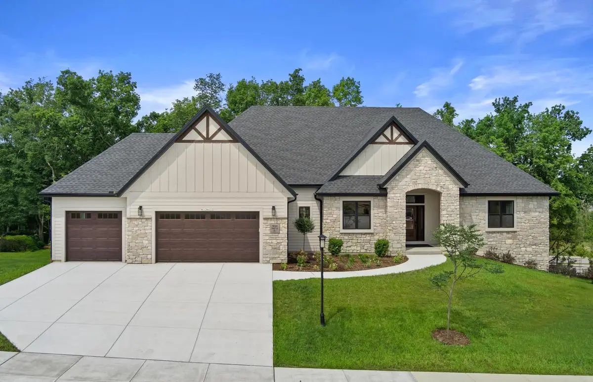 213 W Fairview DRIVE, Menomonee Falls, WI 53051 - Image #1