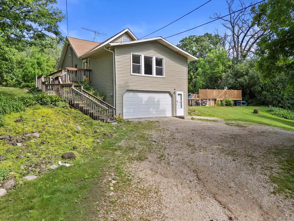 8020 Ridgeway DRIVE, Burlington, WI 53105 - Image #1