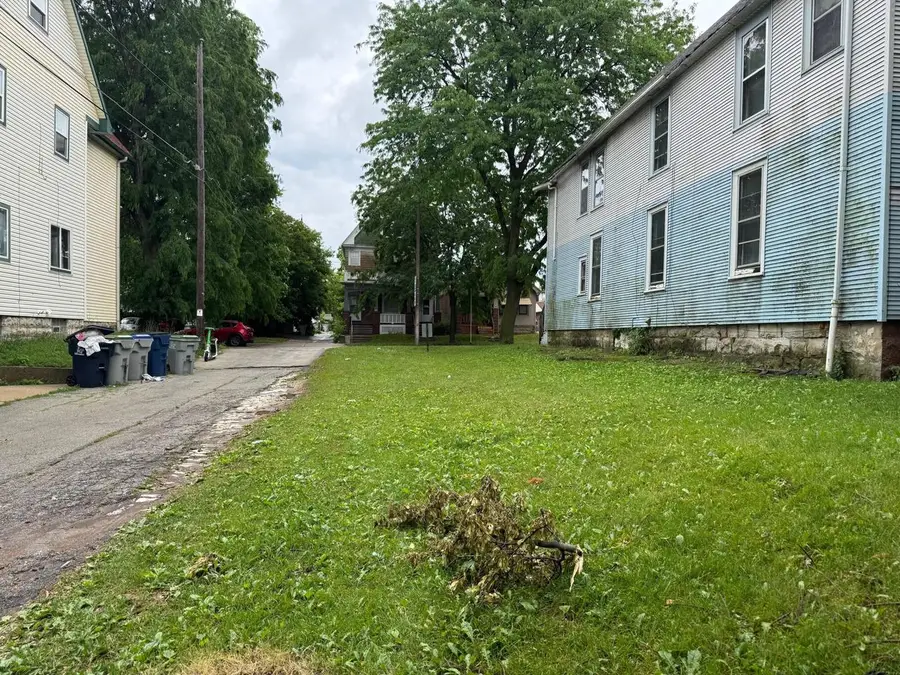 323 31ST STREET, Milwaukee, WI 53208 - #3