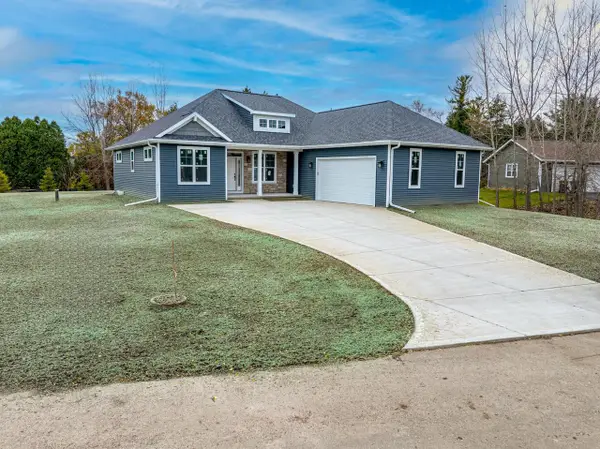 9809 N Cedarburg ROAD, Mequon, WI 53092