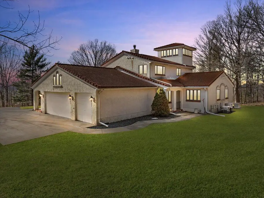 5820 E Waterford ROAD, Hartford, WI 53027 - Image #2