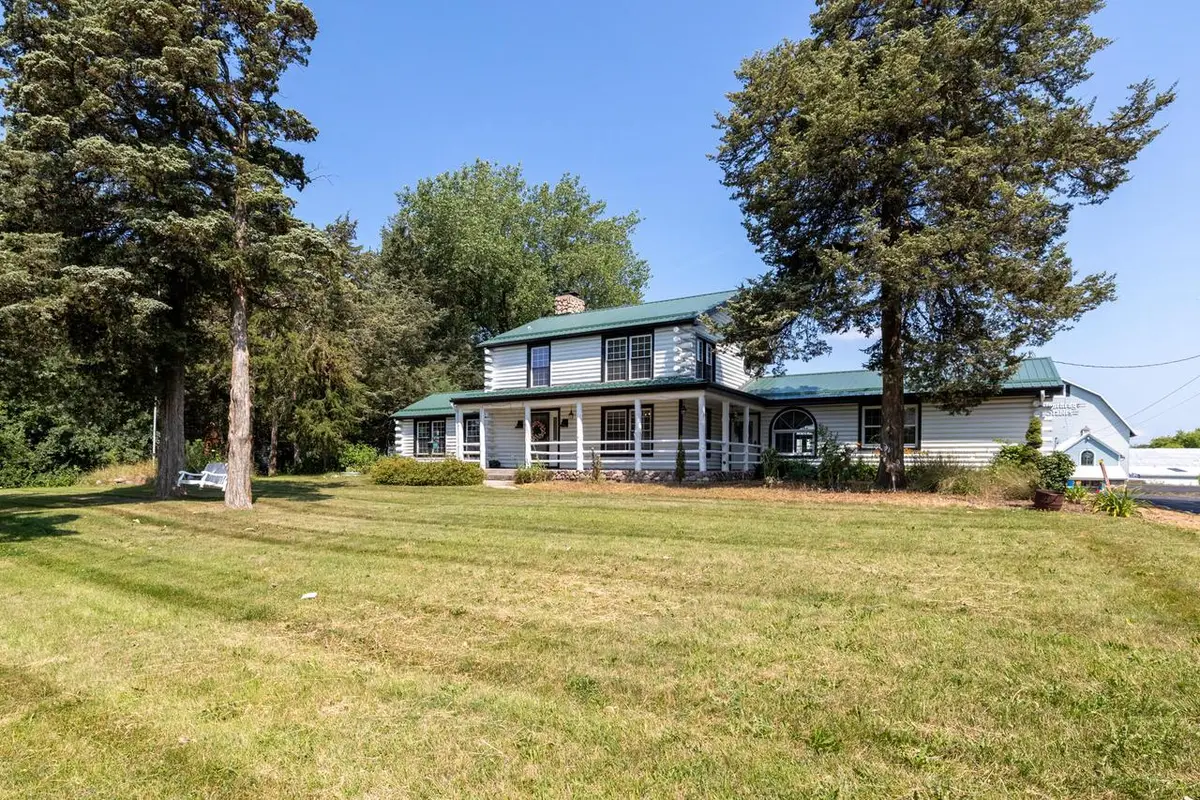 34100 Sunset DRIVE, Summit, WI 53066 - Image #1