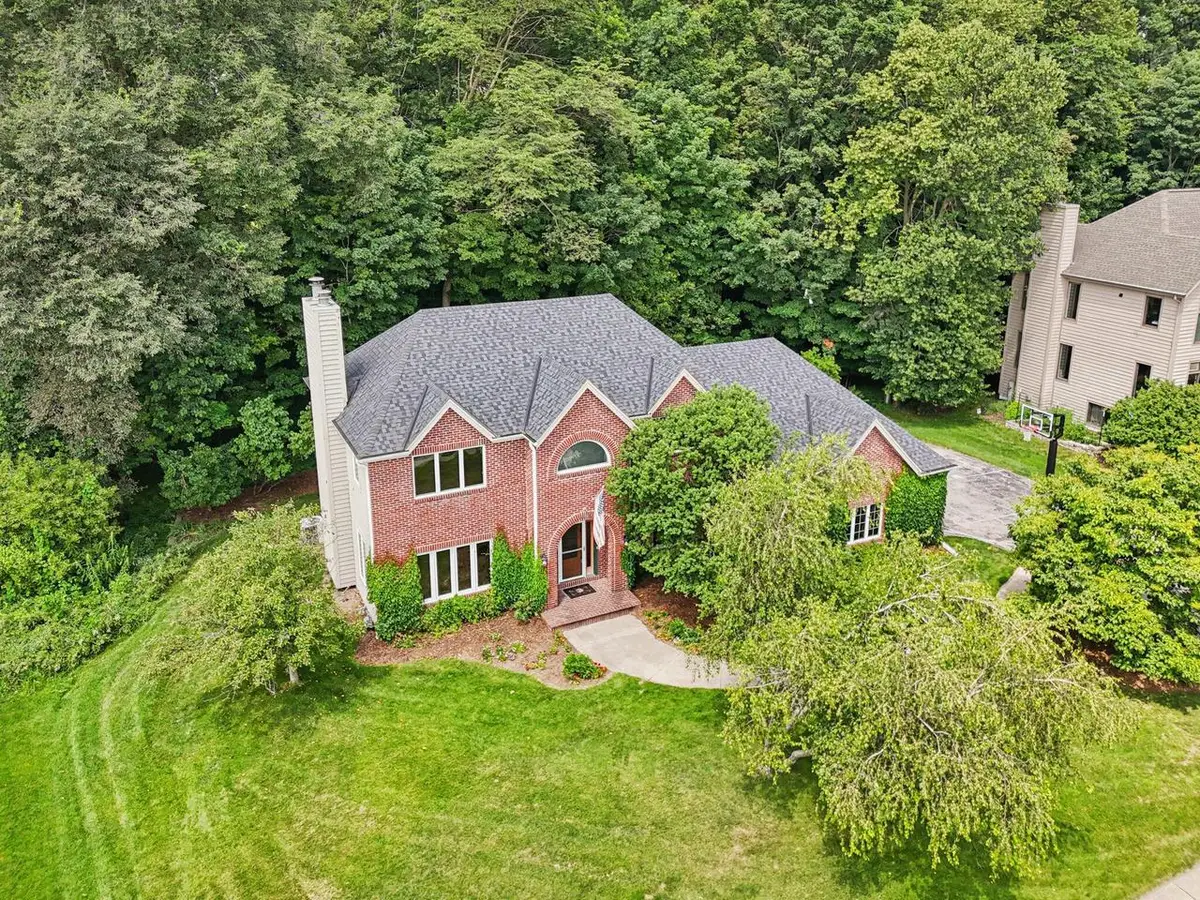 452 River Bluff CIRCLE, Oconomowoc, WI 53066 - Image #1