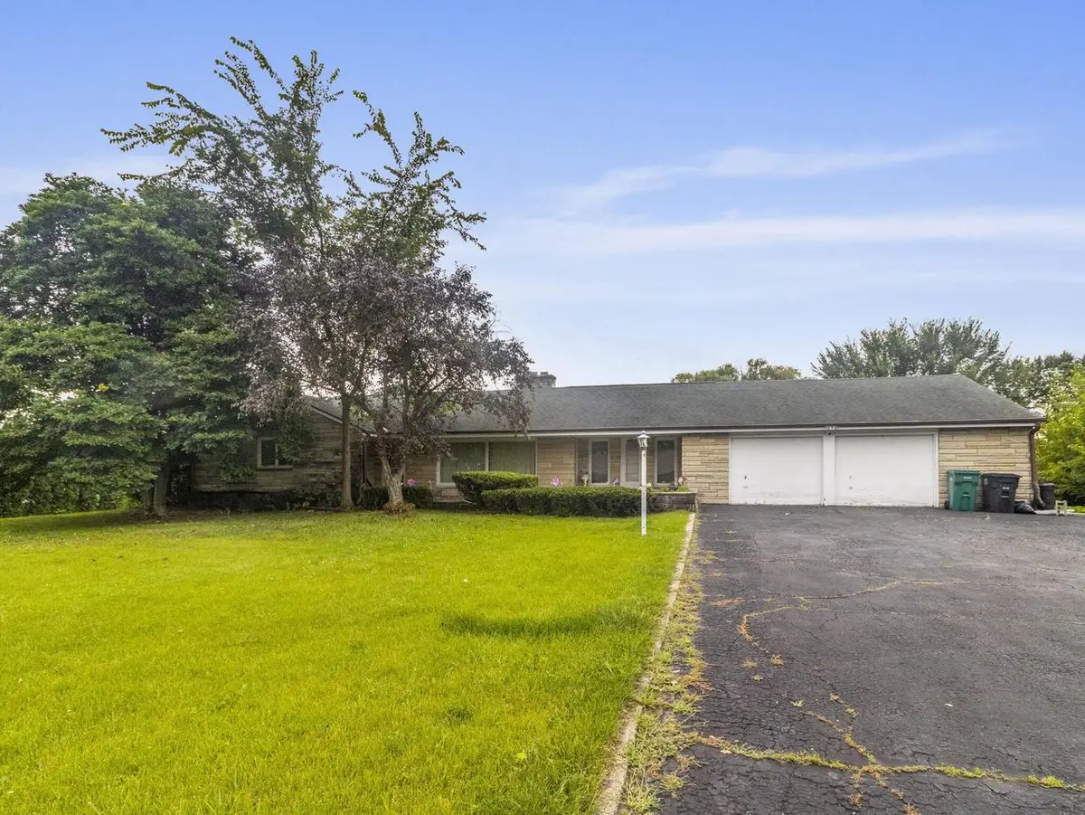 N69W15889 Eileen AVENUE, Menomonee Falls, WI 53051 - Image #1