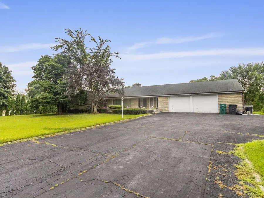 N69W15889 Eileen AVENUE, Menomonee Falls, WI 53051 - Image #2
