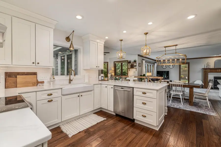 353 Westfield WAY, Pewaukee, WI 53072 - Image #3