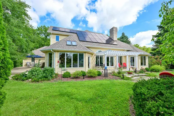 4431 Hampshire Hill HILL, Waterford, WI 53185