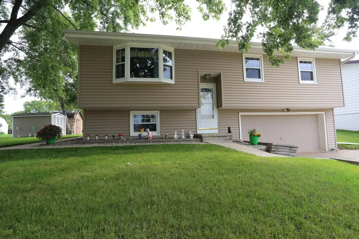 907 S University AVENUE, Beaver Dam, WI 53916 - Image #1