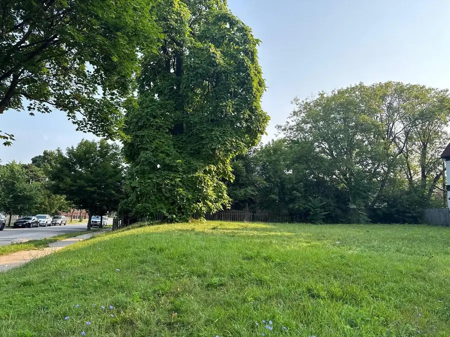 3726 W GARFIELD AVENUE, Milwaukee, WI 53208 - #2