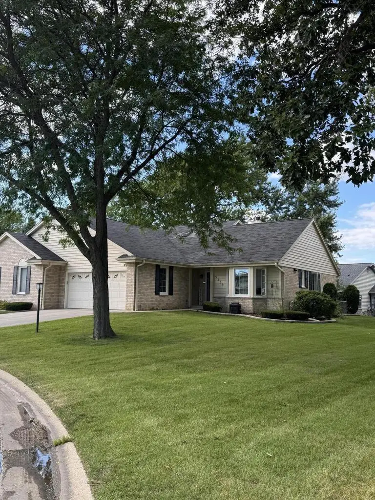 5339 S Cambridge LANE, Greenfield, WI 53221 - Image #2