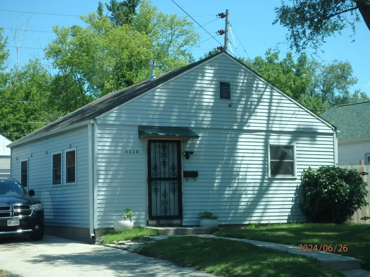 4228 W Newton PLACE, Milwaukee, WI 53209 - Image #1