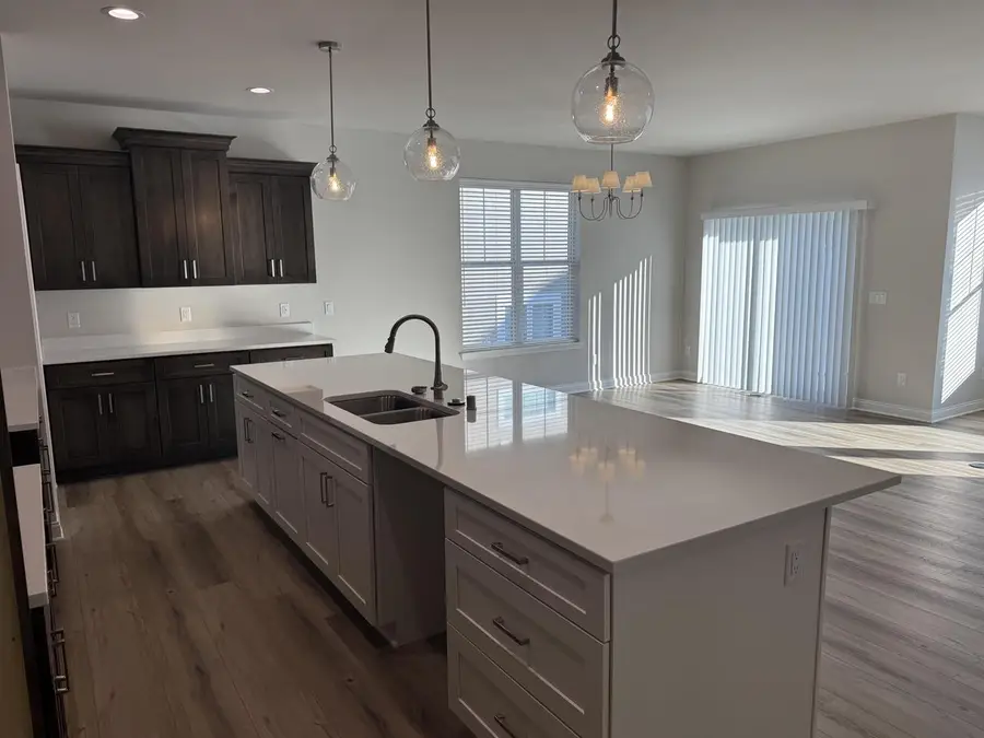 394 Sandy CIRCLE, Pewaukee, WI 53072 - Image #3