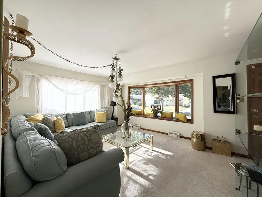 8164 W Muriel PLACE, Milwaukee, WI 53218 - Image #3