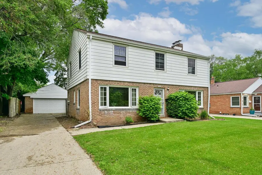 10560 W Grantosa DRIVE, Wauwatosa, WI 53222 - Image #2