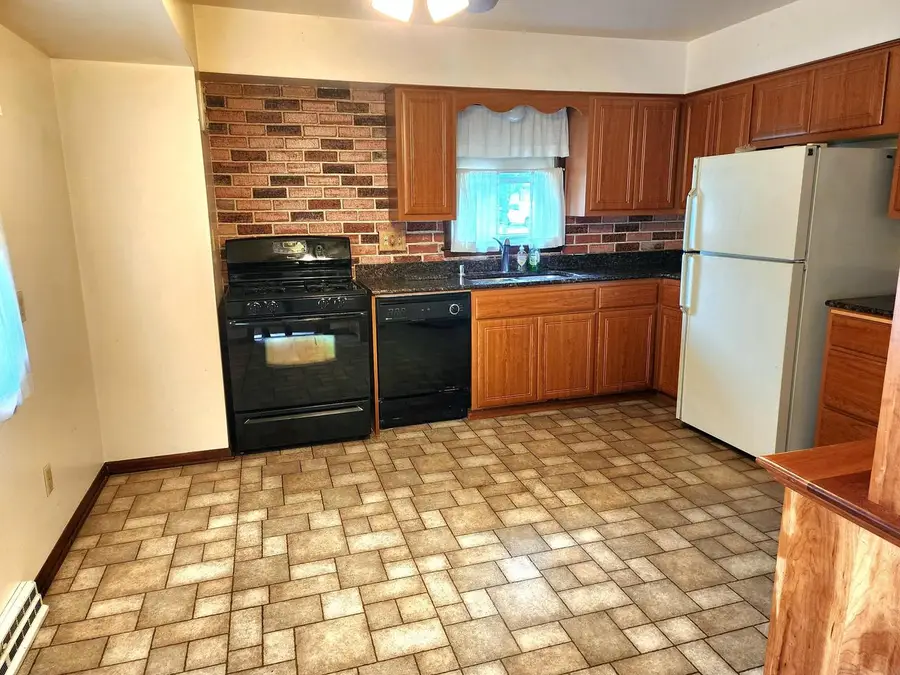 1462 W Granada STREET, Milwaukee, WI 53221 - Image #3