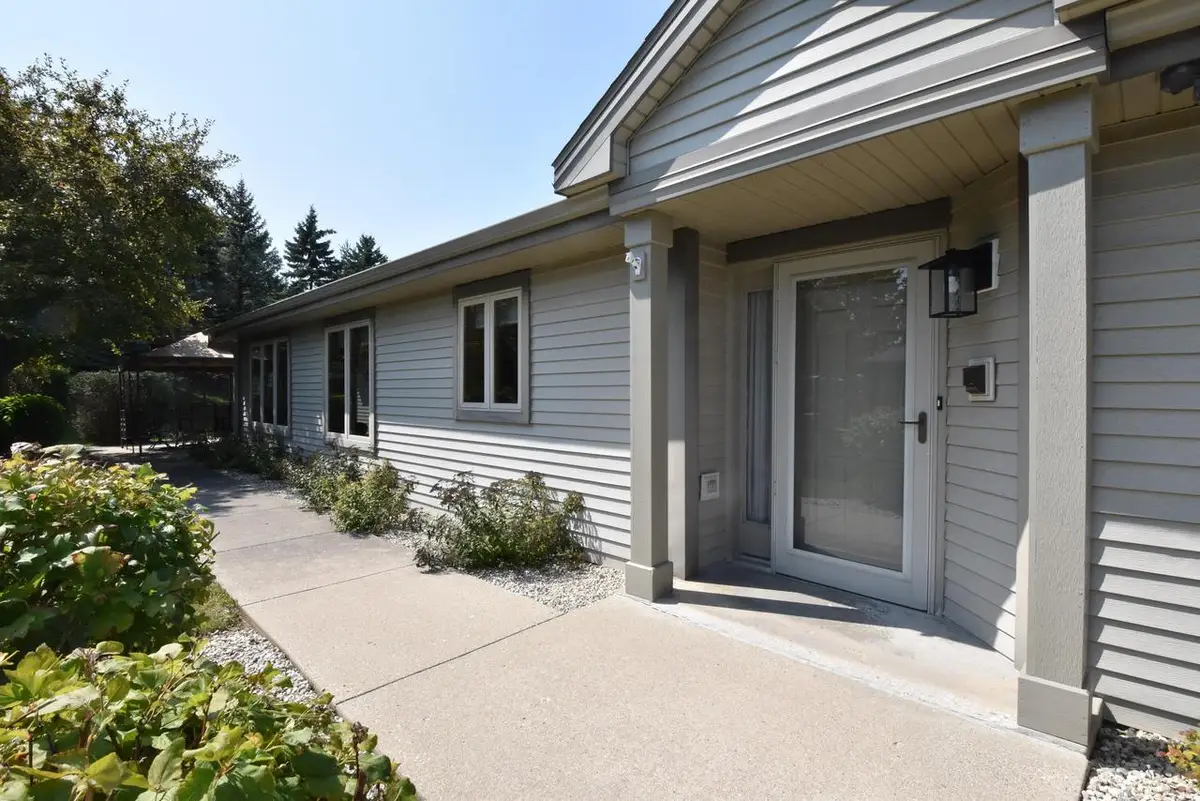 N80W17533 Robin CIRCLE, Menomonee Falls, WI 53051 - Image #1