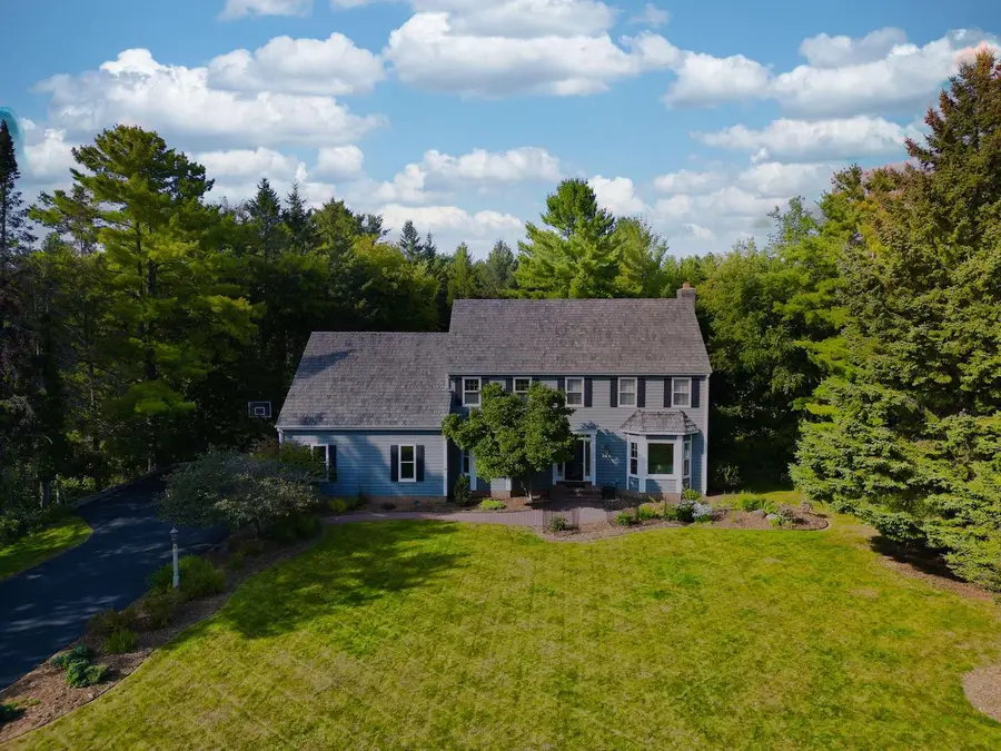 389 Juniper COURT, Delafield, WI 53018 - Image #2