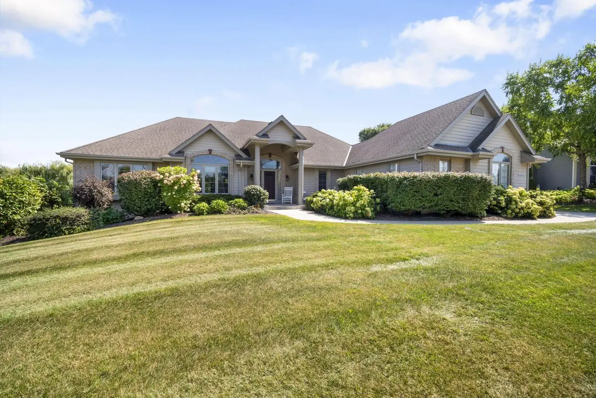 W130N6462 Crestwood DRIVE, Menomonee Falls, WI 53051 - Image #1