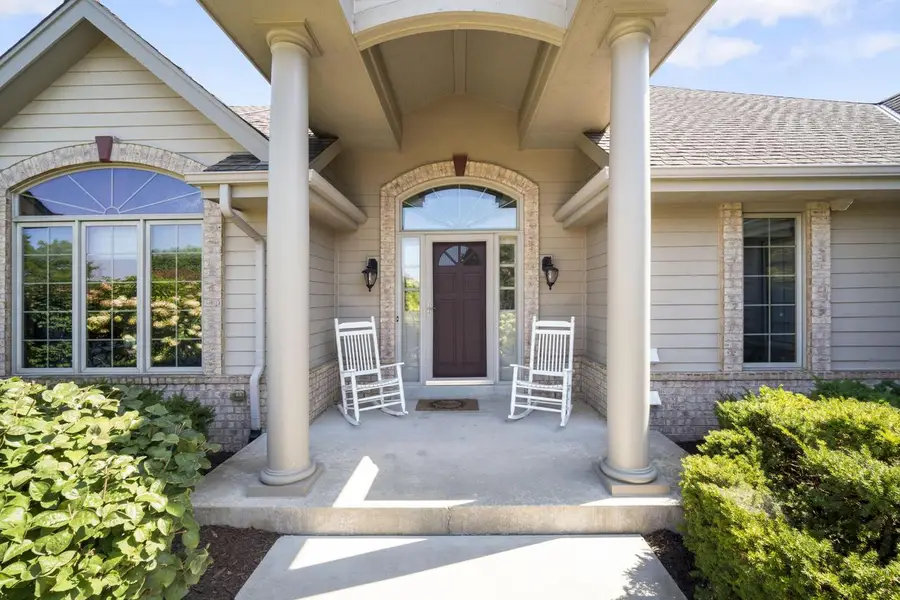 W130N6462 Crestwood DRIVE, Menomonee Falls, WI 53051 - Image #2