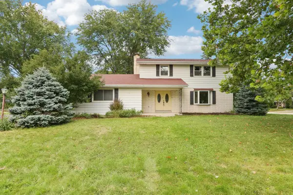 21300 Astolat DRIVE, Brookfield, WI 53045