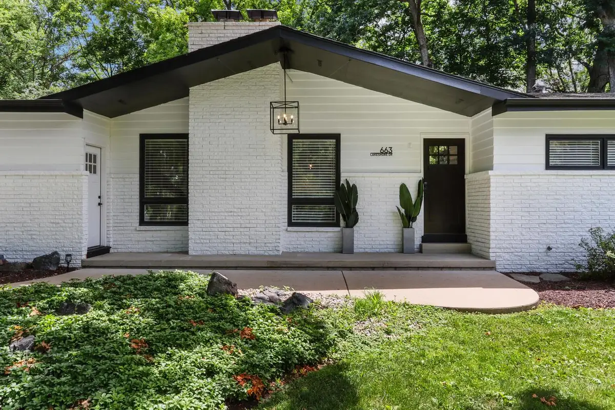 663 S Lakeshore DRIVE, Fontana, WI 53125 - Image #1