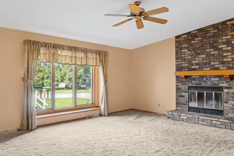 N76W15355 Countryside LANE, Menomonee Falls, WI 53051 - Image #2