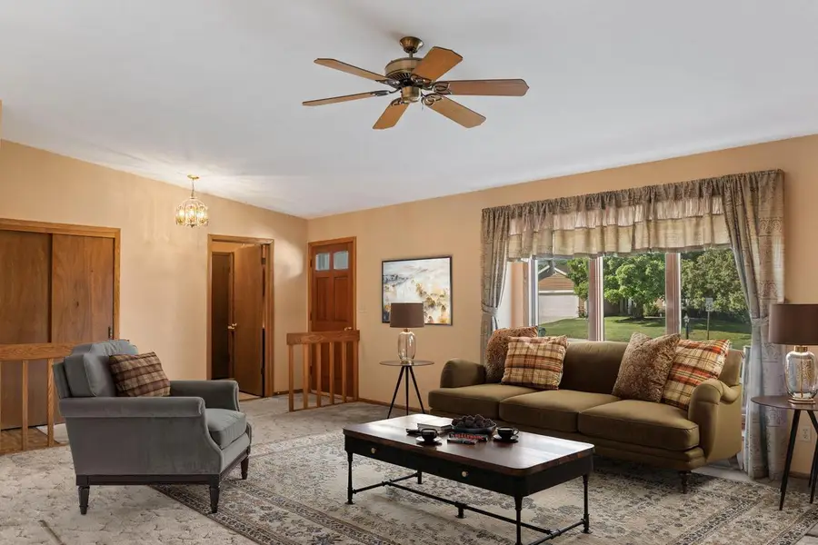 N76W15355 Countryside LANE, Menomonee Falls, WI 53051 - Image #3