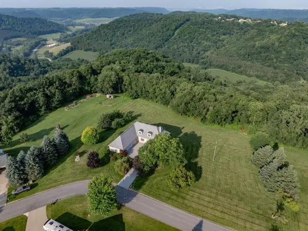 N1583 Meadow Ridge ROAD, La Crosse, WI 54601