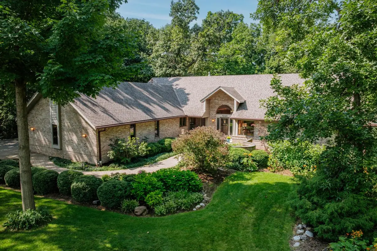 1345 Overlook CIRCLE, Brookfield, WI 53045 - Image #1