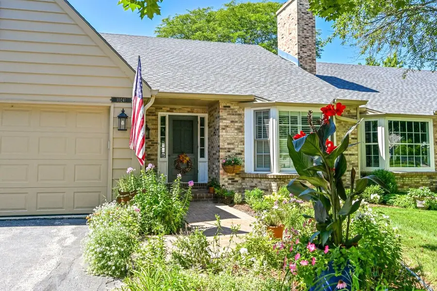 10241 N Westport CIRCLE, Mequon, WI 53092 - Image #2