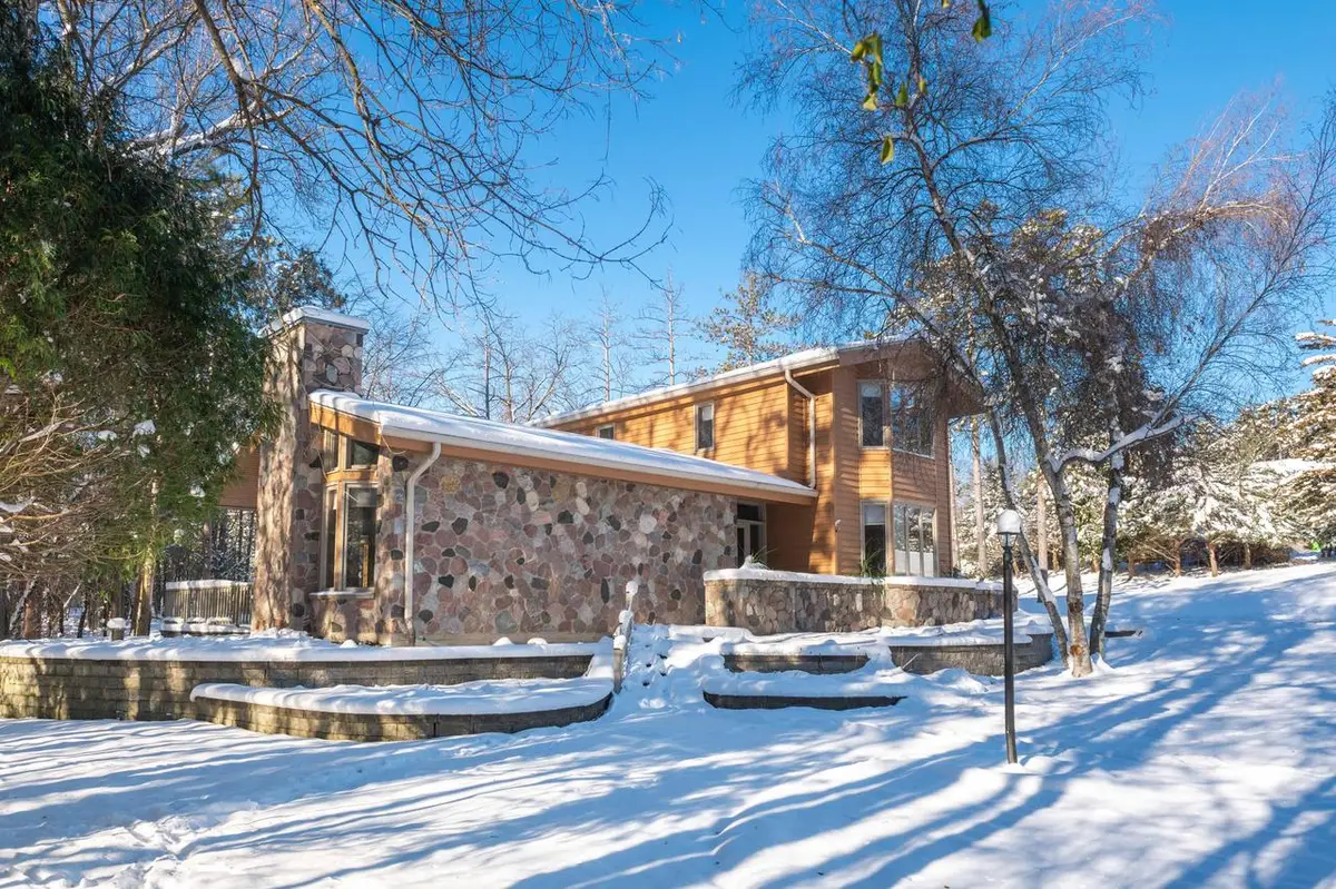 W318N1045 Huckleberry WAY, Delafield, WI 53018 - #1