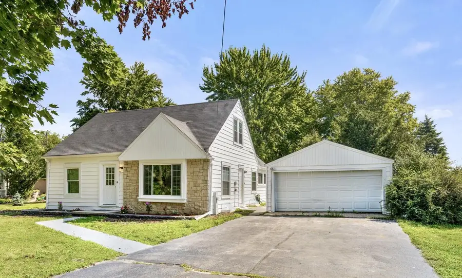 550 N Riverside DRIVE, Saukville, WI 53080 - Image #3