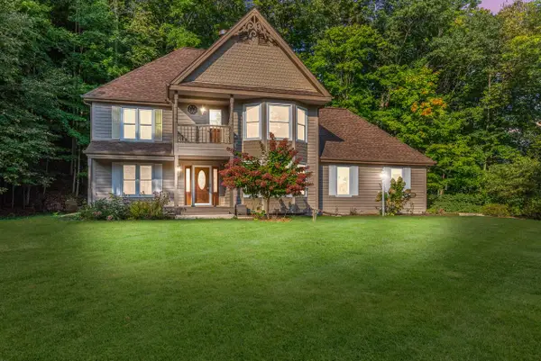 2110 Hollow CIRCLE, West Bend, WI 53090